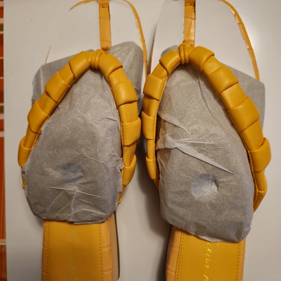 Sandals - Picture 7 of 8